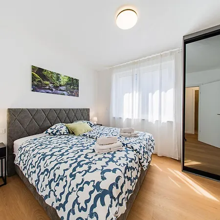 公寓 Zagreb 245 - 246 - 247 - 248 - 249 - 5 Units - Three Bedroom - New - Balcony - Parking - Flexible Keybox Entry - Modern *