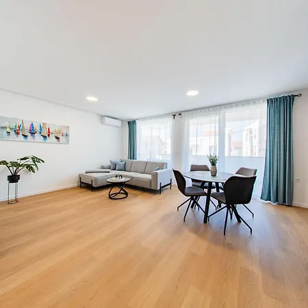 Zagreb 245 - 246 - 247 - 248 - 249 - 5 Units - Three Bedroom - New - Balcony - Parking - Flexible Keybox Entry - Modern Apartamento Kovacic