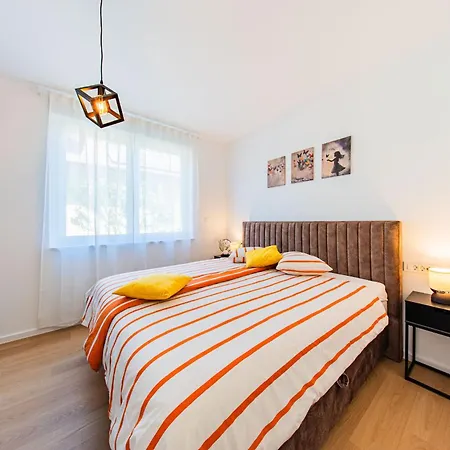 Apartamento Zagreb 245 - 246 - 247 - 248 - 249 - 5 Units - Three Bedroom - New - Balcony - Parking - Flexible Keybox Entry - Modern
