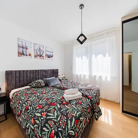 Zagreb 245 - 246 - 247 - 248 - 249 - 5 Units - Three Bedroom - New - Balcony - Parking - Flexible Keybox Entry - Modern