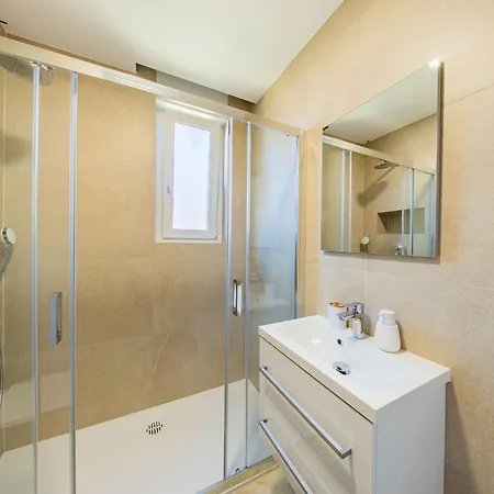 Apartamento Zagreb 245 - 246 - 247 - 248 - 249 - 5 Units - Three Bedroom - New - Balcony - Parking - Flexible Keybox Entry - Modern