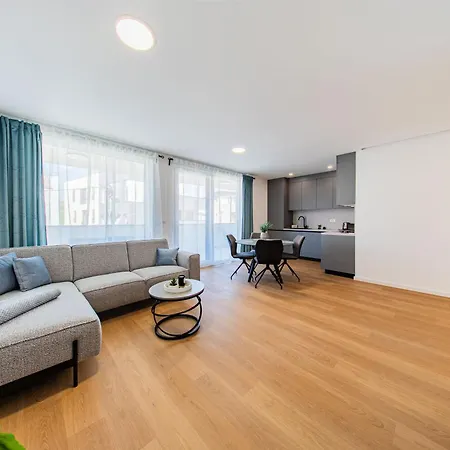 Zagreb 245 - 246 - 247 - 248 - 249 - 5 Units - Three Bedroom - New - Balcony - Parking - Flexible Keybox Entry - Modern Apartamento Kovacic