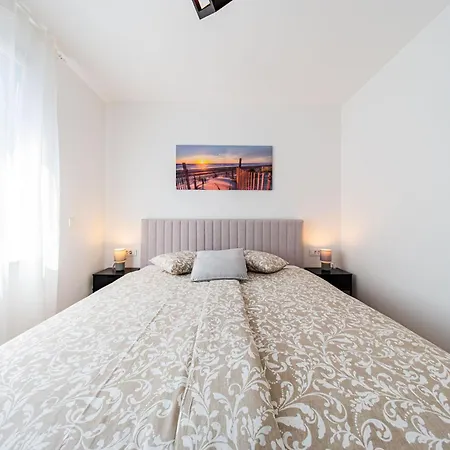 公寓 Zagreb 245 - 246 - 247 - 248 - 249 - 5 Units - Three Bedroom - New - Balcony - Parking - Flexible Keybox Entry - Modern *