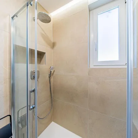 Zagreb 245 - 246 - 247 - 248 - 249 - 5 Units - Three Bedroom - New - Balcony - Parking - Flexible Keybox Entry - Modern Apartamento