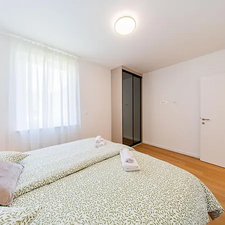 Apartamento Zagreb 245 - 246 - 247 - 248 - 249 - 5 Units - Three Bedroom - New - Balcony - Parking - Flexible Keybox Entry - Modern
