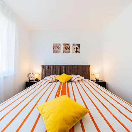 Zagreb 245 - 246 - 247 - 248 - 249 - 5 Units - Three Bedroom - New - Balcony - Parking - Flexible Keybox Entry - Modern