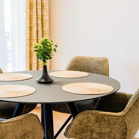 Zagreb 245 - 246 - 247 - 248 - 249 - 5 Units - Three Bedroom - New - Balcony - Parking - Flexible Keybox Entry - Modern 公寓