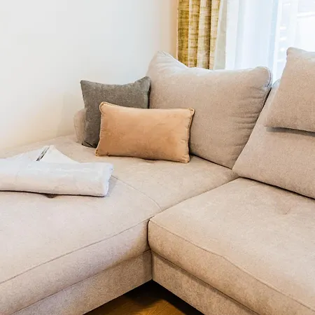 Zagreb 245 - 246 - 247 - 248 - 249 - 5 Units - Three Bedroom - New - Balcony - Parking - Flexible Keybox Entry - Modern Apartamento *