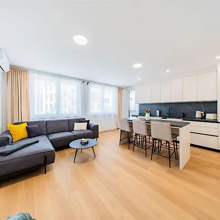 公寓 Zagreb 245 - 246 - 247 - 248 - 249 - 5 Units - Three Bedroom - New - Balcony - Parking - Flexible Keybox Entry - Modern *