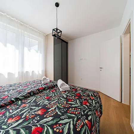 Zagreb 245 - 246 - 247 - 248 - 249 - 5 Units - Three Bedroom - New - Balcony - Parking - Flexible Keybox Entry - Modern * Kovacic