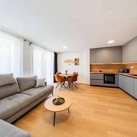 Zagreb 245 - 246 - 247 - 248 - 249 - 5 Units - Three Bedroom - New - Balcony - Parking - Flexible Keybox Entry - Modern 公寓
