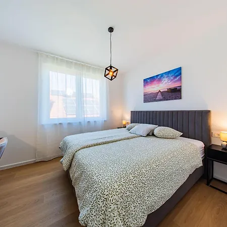 Zagreb 245 - 246 - 247 - 248 - 249 - 5 Units - Three Bedroom - New - Balcony - Parking - Flexible Keybox Entry - Modern *