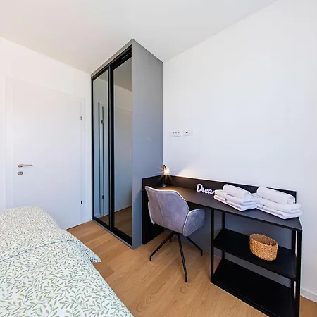 Zagreb 245 - 246 - 247 - 248 - 249 - 5 Units - Three Bedroom - New - Balcony - Parking - Flexible Keybox Entry - Modern * Kovacic