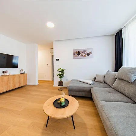公寓 Zagreb 245 - 246 - 247 - 248 - 249 - 5 Units - Three Bedroom - New - Balcony - Parking - Flexible Keybox Entry - Modern *